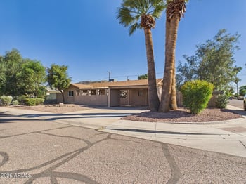 2049 Joan De Arc Ave, Phoenix, AZ 85029