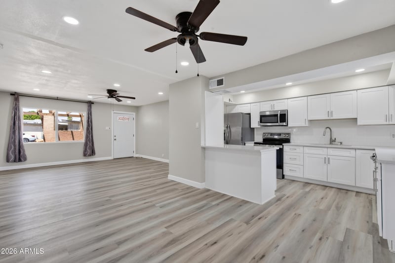 2049 Joan De Arc Ave, Phoenix, AZ 85029