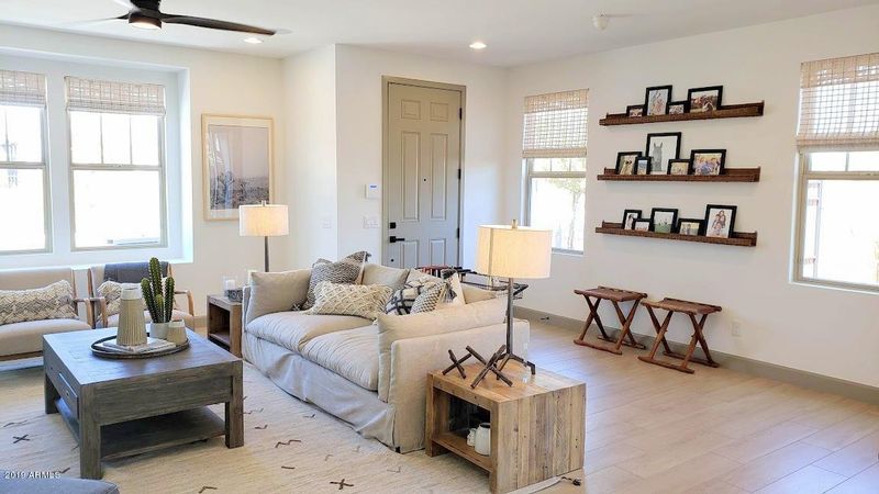 2049 W Kinfield Trl, Phoenix, AZ 85085