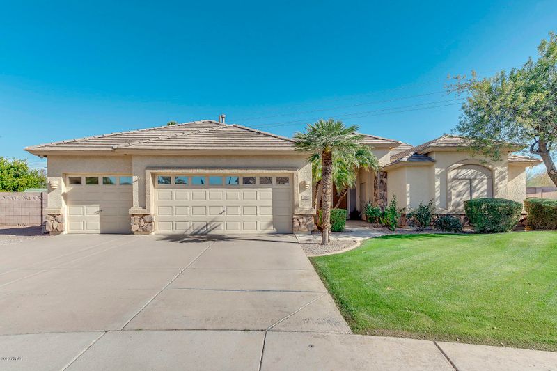 205 N Joshua Tree Ln, Gilbert, AZ 85234
