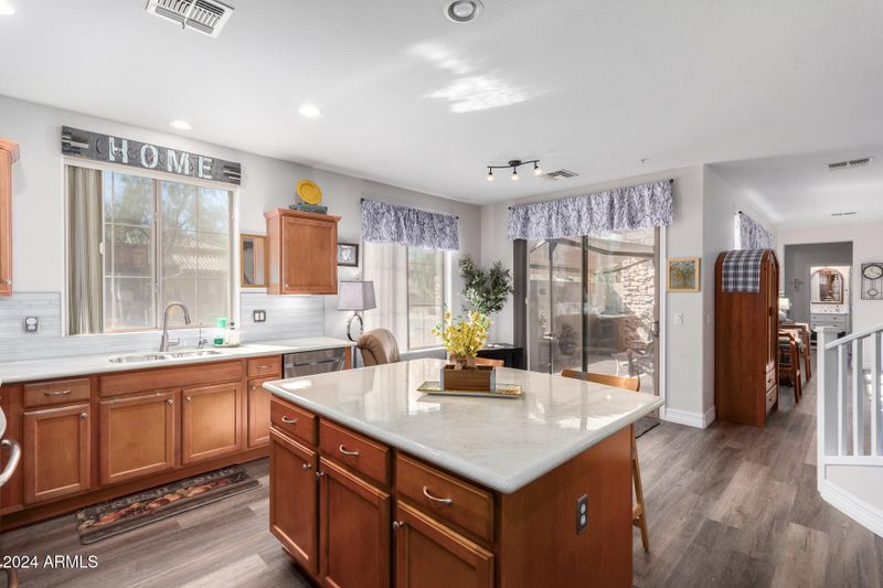 2050 W Mark Ln, Phoenix, AZ 85085