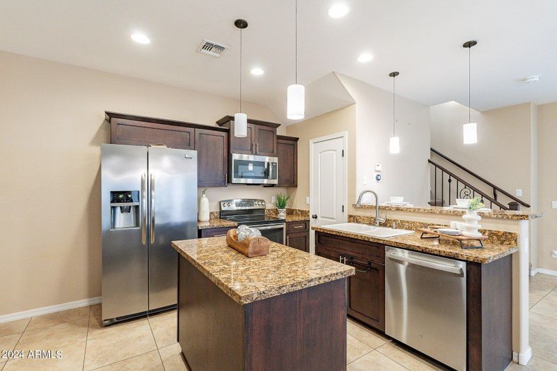 2051 E Heartwood Ln, Phoenix, AZ 85022