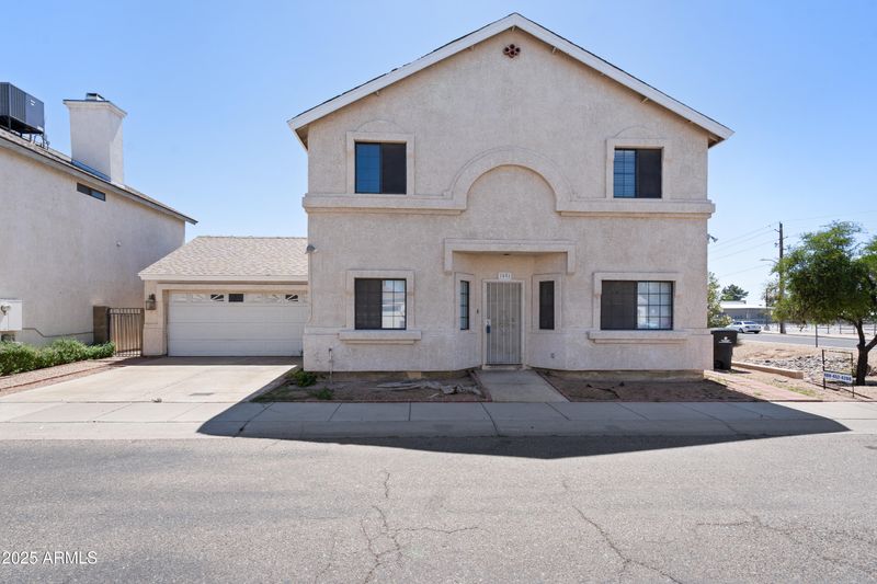 2051 W Ronald Rd, Phoenix, AZ 85029