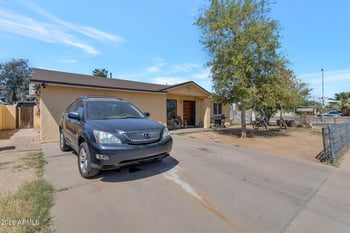 2052 51st Dr, Phoenix, AZ 85035