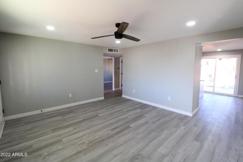 2052 N 73rd Dr, Phoenix, AZ 85035