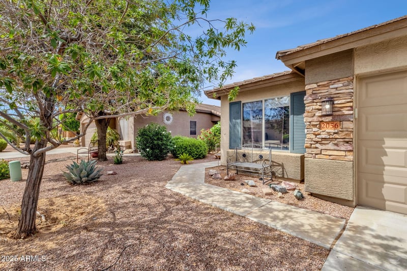 2056 Allens Peak Dr, San Tan Valley, AZ 85144