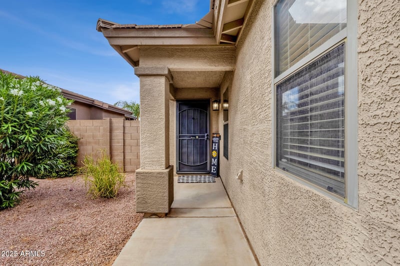 2056 Allens Peak Dr, San Tan Valley, AZ 85144