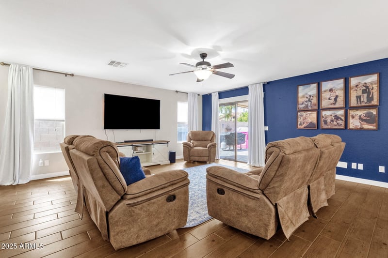 2056 Allens Peak Dr, San Tan Valley, AZ 85144
