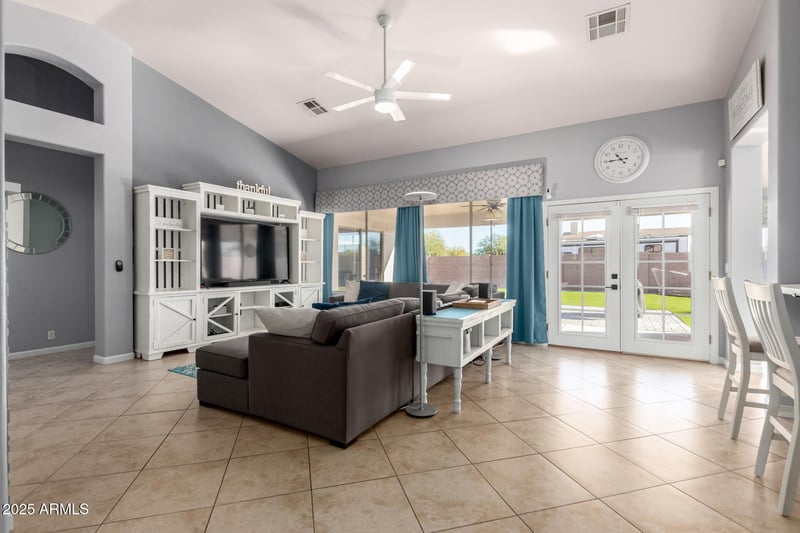 20607 39th Dr, Glendale, AZ 85308