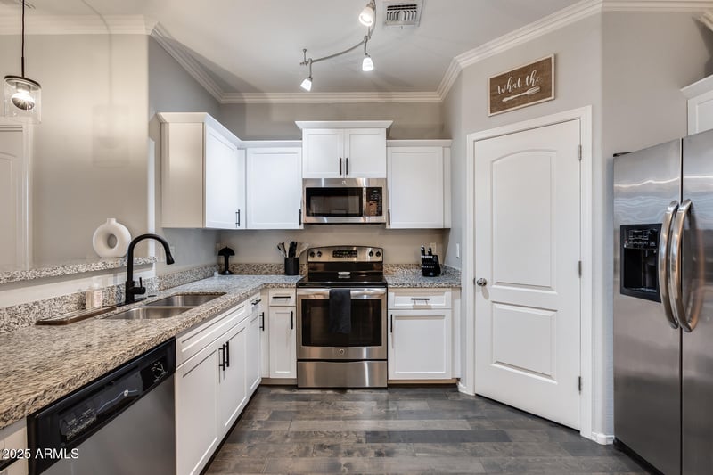 2061 Heartwood Ln, Phoenix, AZ 85022