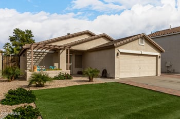2062 Arabian Dr, Gilbert, AZ 85296