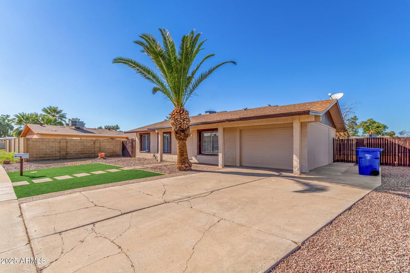 2064 Camino Cir, Mesa, AZ 85201
