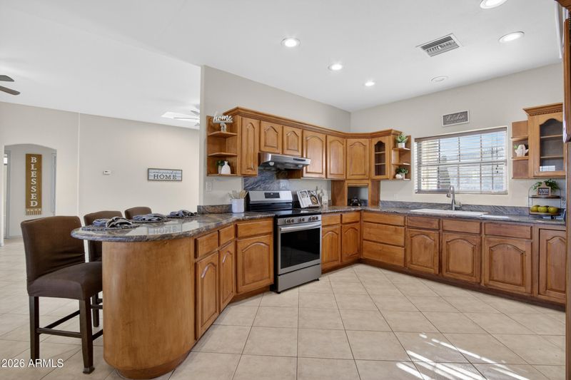 2064 W Dobbins Rd, Phoenix, AZ 85041