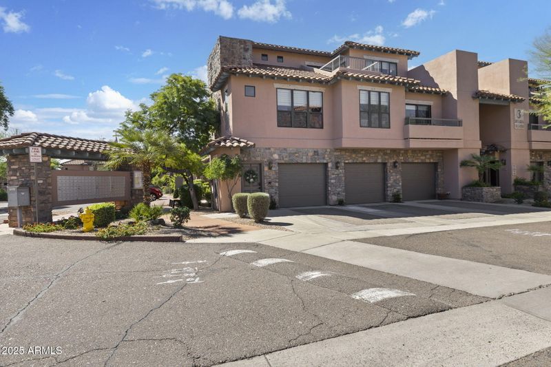 20660 N 40th St #2016, Phoenix, AZ 85050