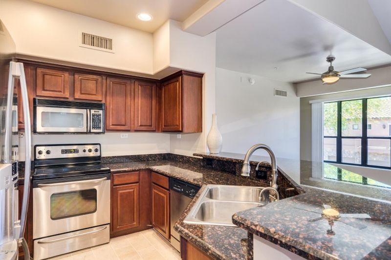 20660 N 40th St #2041, Phoenix, AZ 85050