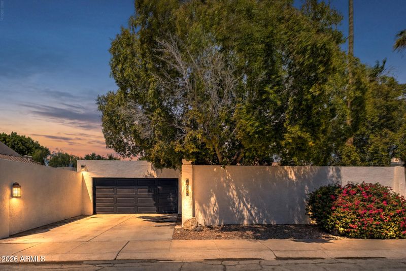 2068 E Cairo Dr, Tempe, AZ 85282