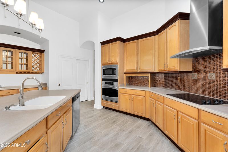 2068 S Sailors Ct, Gilbert, AZ 85295
