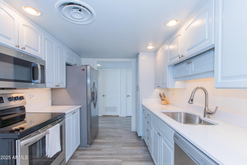 207 Clarendon Ave #14E, Phoenix, AZ 85013