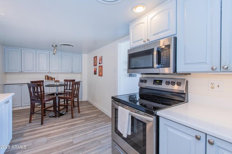 207 Clarendon Ave #14E, Phoenix, AZ 85013