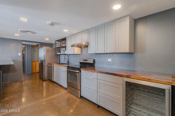 207 Clarendon Ave #E16, Phoenix, AZ 85013