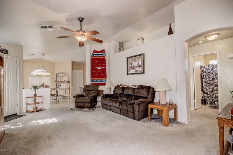 207 N Saffron Cir, Mesa, AZ 85205