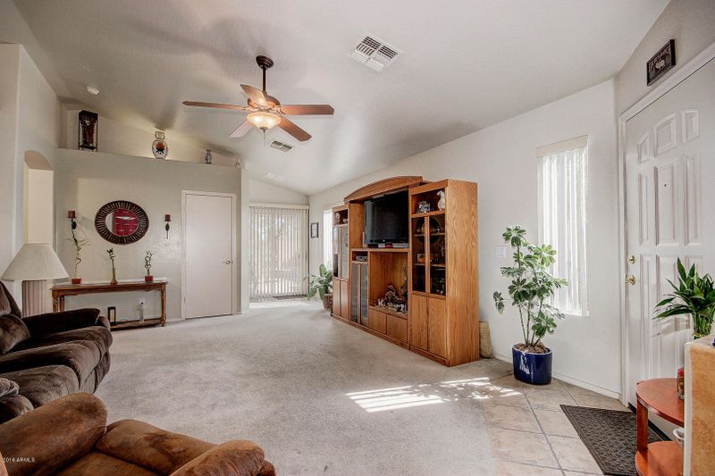207 N Saffron Cir, Mesa, AZ 85205