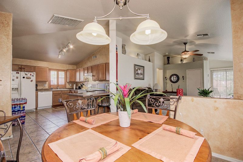 207 N Saffron Cir, Mesa, AZ 85205