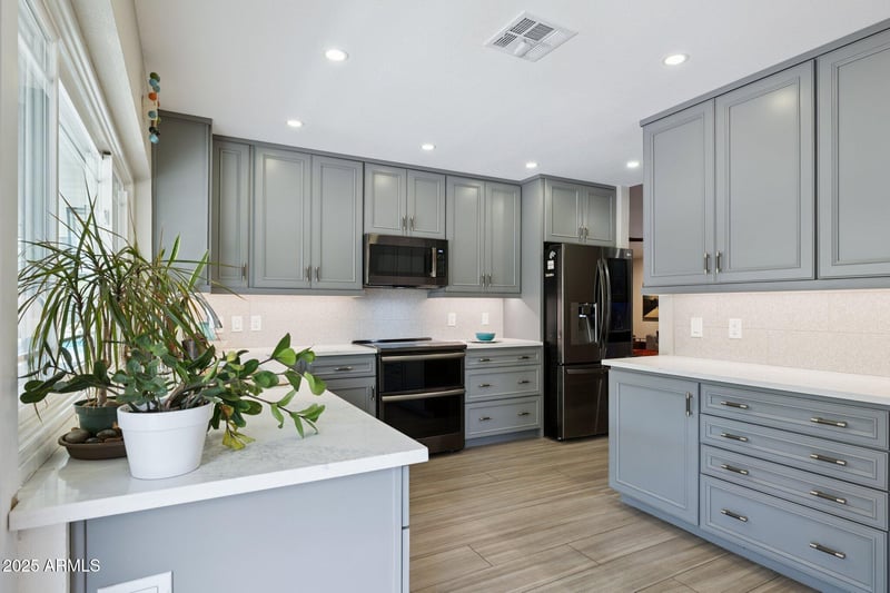 207 Surrey Ave, Phoenix, AZ 85029