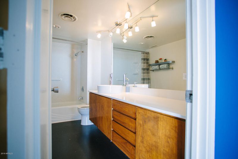 207 W Clarendon Ave #E20, Phoenix, AZ 85013