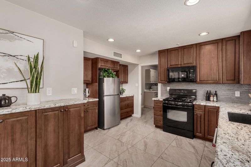 2070 E Manhatton Dr, Tempe, AZ 85282