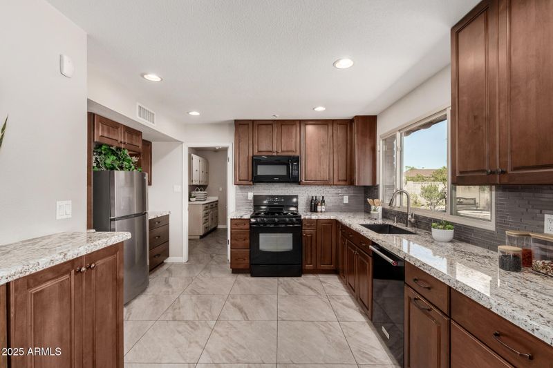2070 E Manhatton Dr, Tempe, AZ 85282
