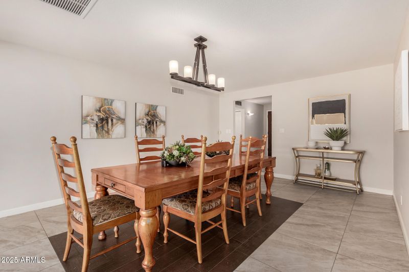 2070 E Manhatton Dr, Tempe, AZ 85282