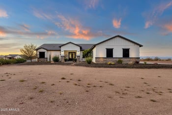 2071 W Butte Creek Blvd, San Tan Valley, AZ 85144