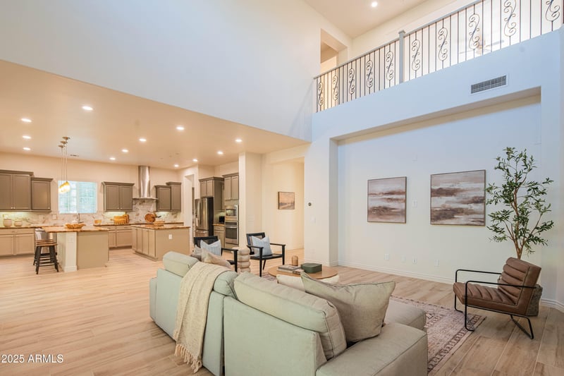 2073 Navajo Ct, Chandler, AZ 85286