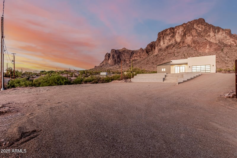 2075 Holmes Rd, Apache Junction, AZ 85119