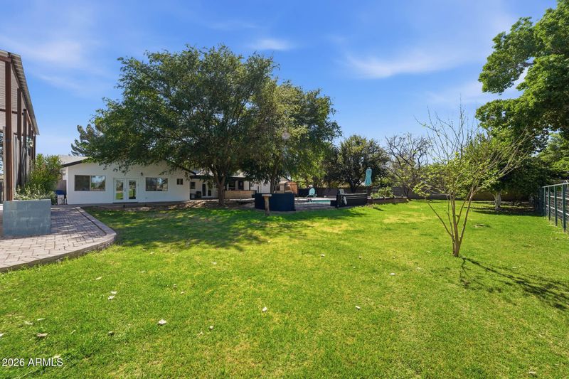 2076 E Willis Rd, Gilbert, AZ 85297