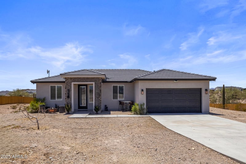 2077 Maria Ct, San Tan Valley, AZ 85144