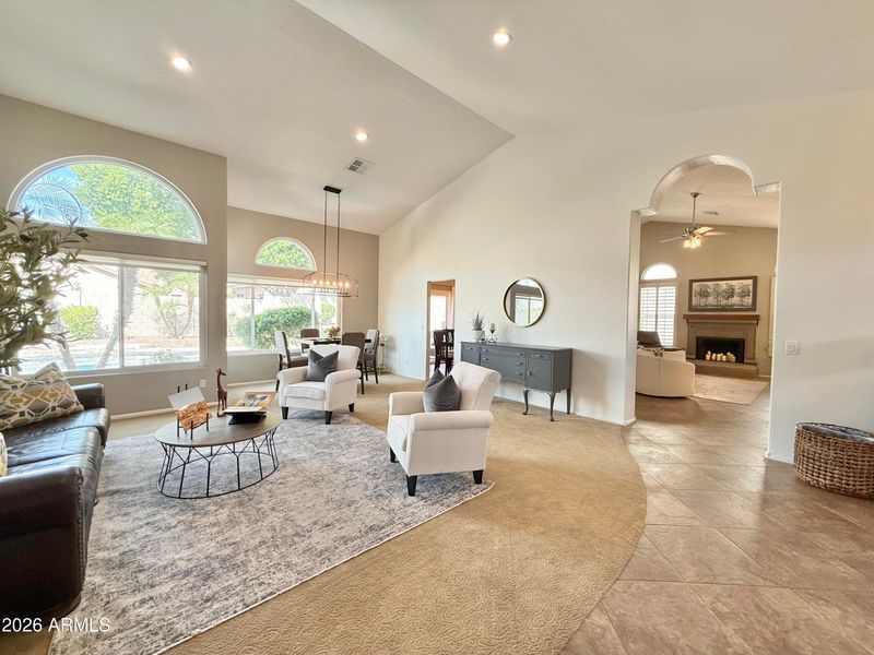 208 E South Fork Dr, Phoenix, AZ 85048