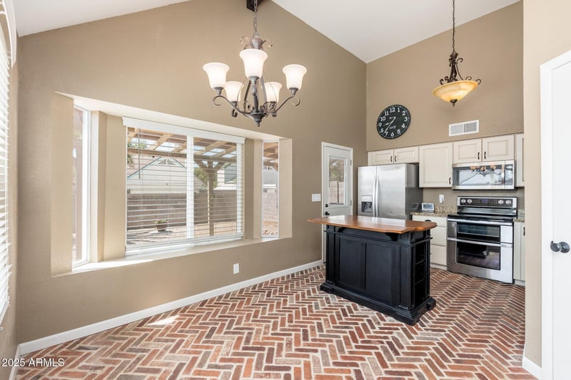20818 21st Dr, Phoenix, AZ 85027