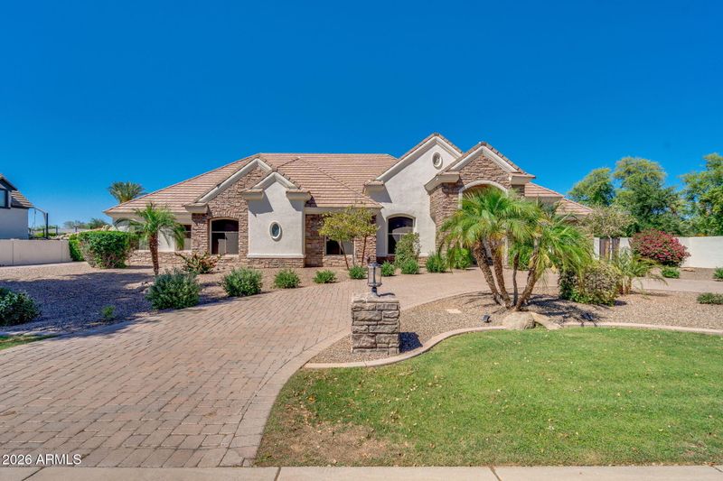2082 E Sanoque Blvd, Gilbert, AZ 85298