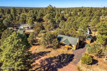 2086 Pinewood Dr, Overgaard, AZ 85933