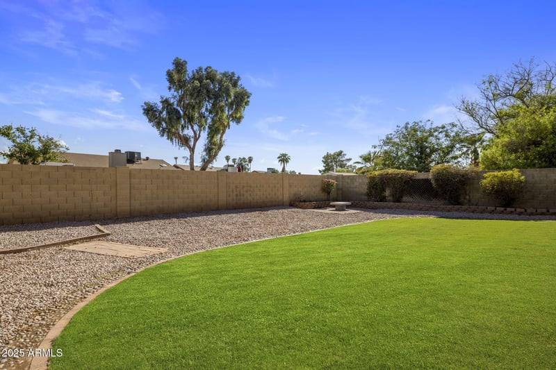 209 Behrend Dr, Phoenix, AZ 85027