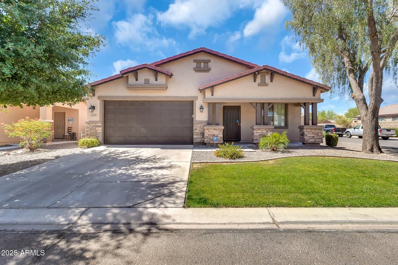 209 Diamond Trl, San Tan Valley, AZ 85143