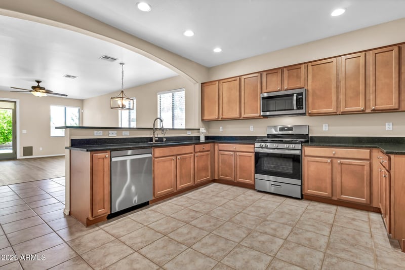 209 Diamond Trl, San Tan Valley, AZ 85143