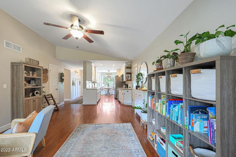 209 E Hartford Ave, Phoenix, AZ 85022