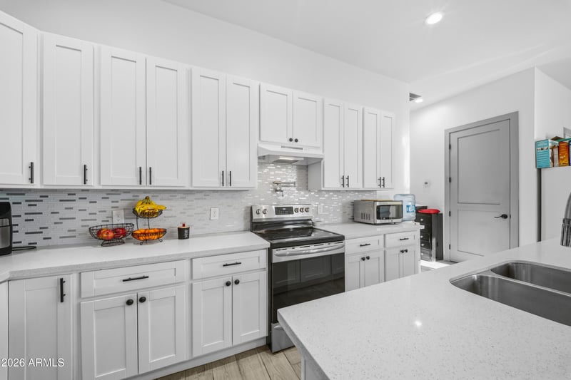 209 Kinderman Dr, Avondale, AZ 85323