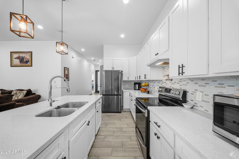209 Kinderman Dr, Avondale, AZ 85323