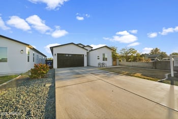 209 Kinderman Dr, Avondale, AZ 85323