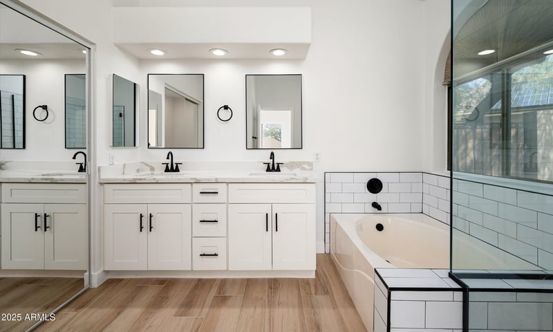 20986 66th Ln, Glendale, AZ 85308