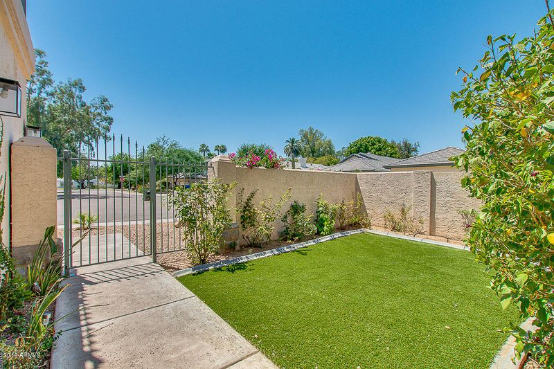 21 E Harmont Dr, Phoenix, AZ 85020